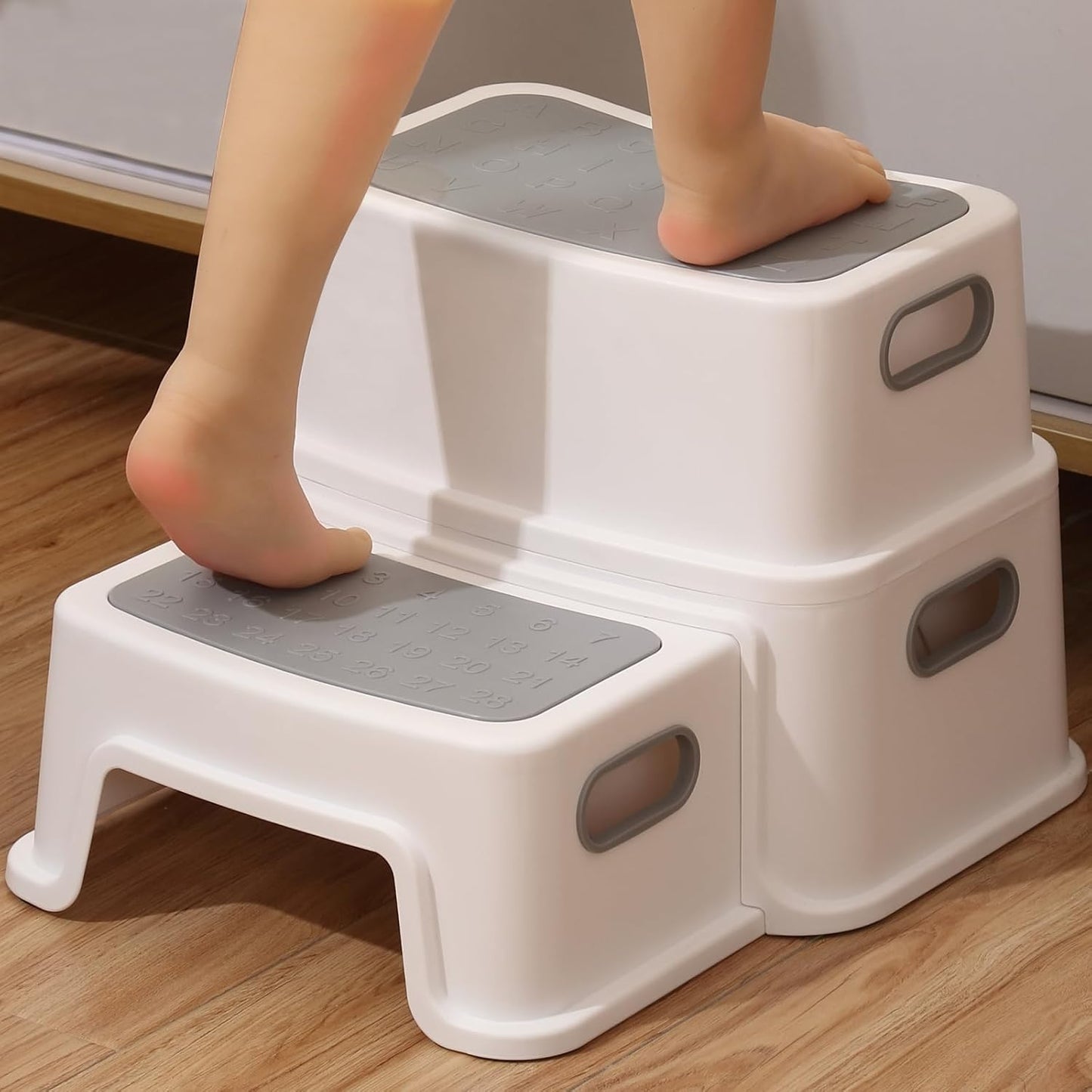 Zweistufiger Kinder-Tritthocker, 1