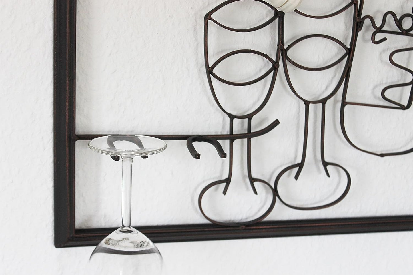 Weinregal mit Glashalter für die Wand