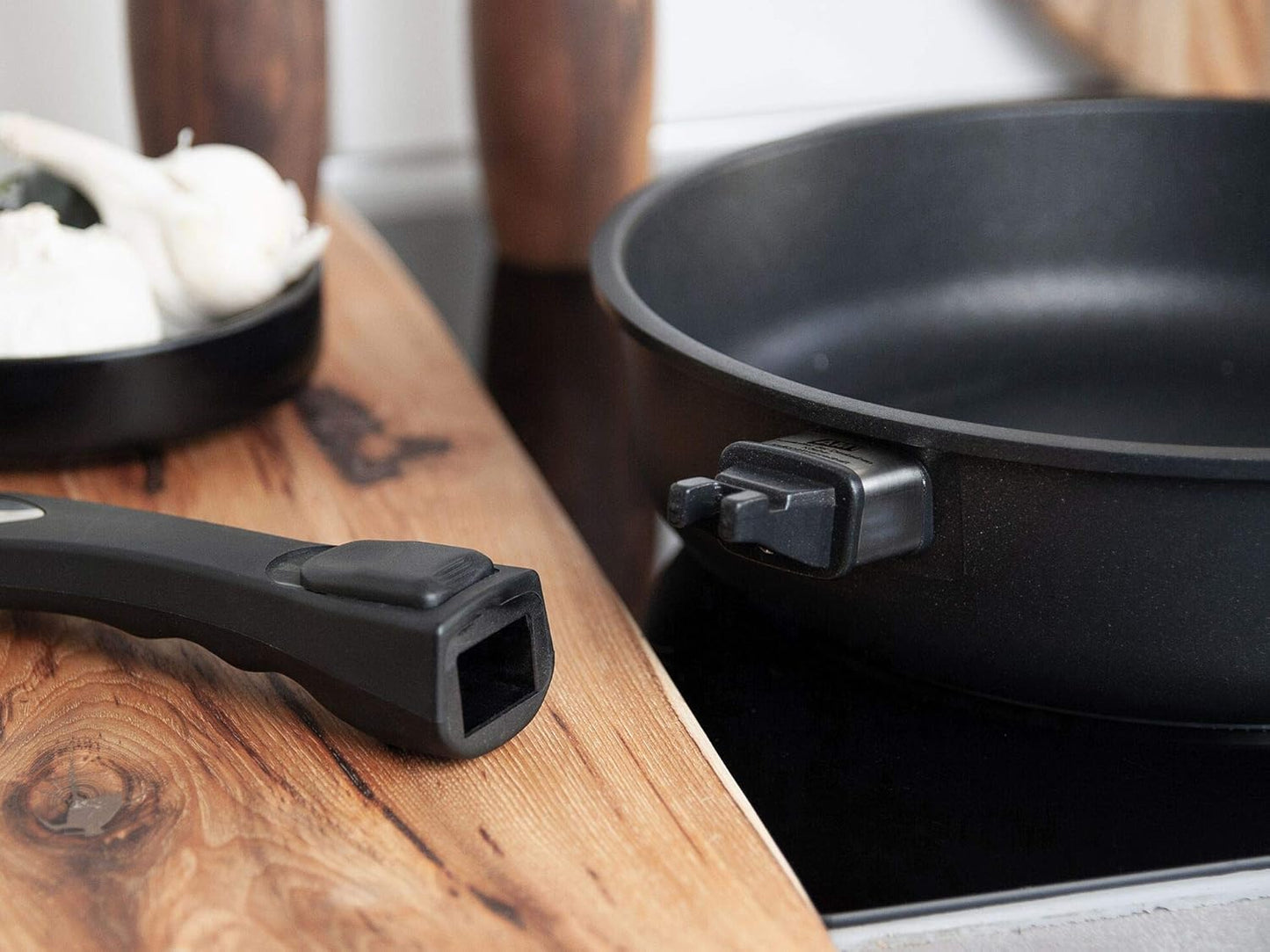 Pfanne mit abnehmbarem Stiel, Ø 24 cm, 7 cm hoch Nicht induktionsgeeignet