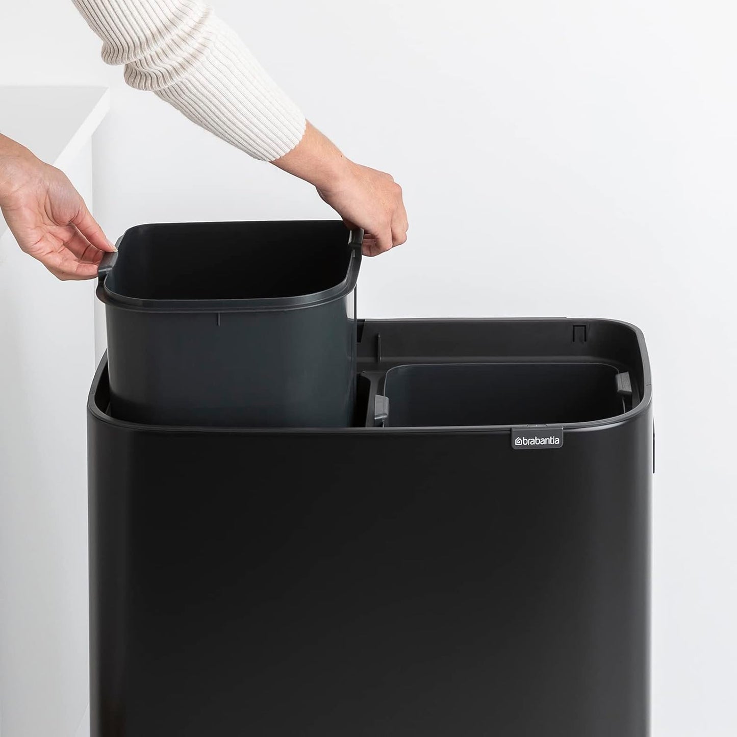 BO Touch Bin Hi Mülleimer mit 2 Inneneimern (2x30L), 2 Inneneimer (2 x 30L) Matt Black