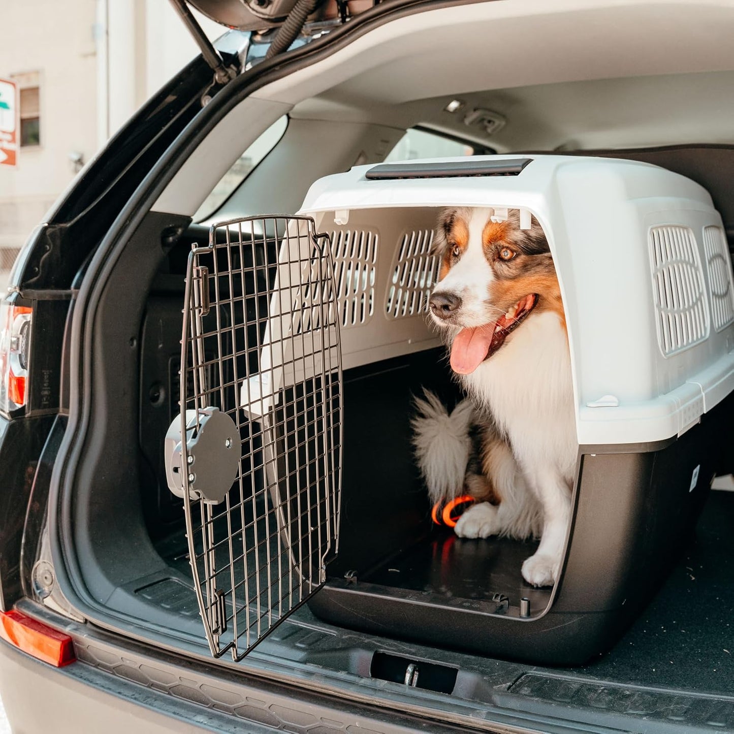 Hundetransportkäfig bis 30 kg, 87 x 57 x h 60 cm.