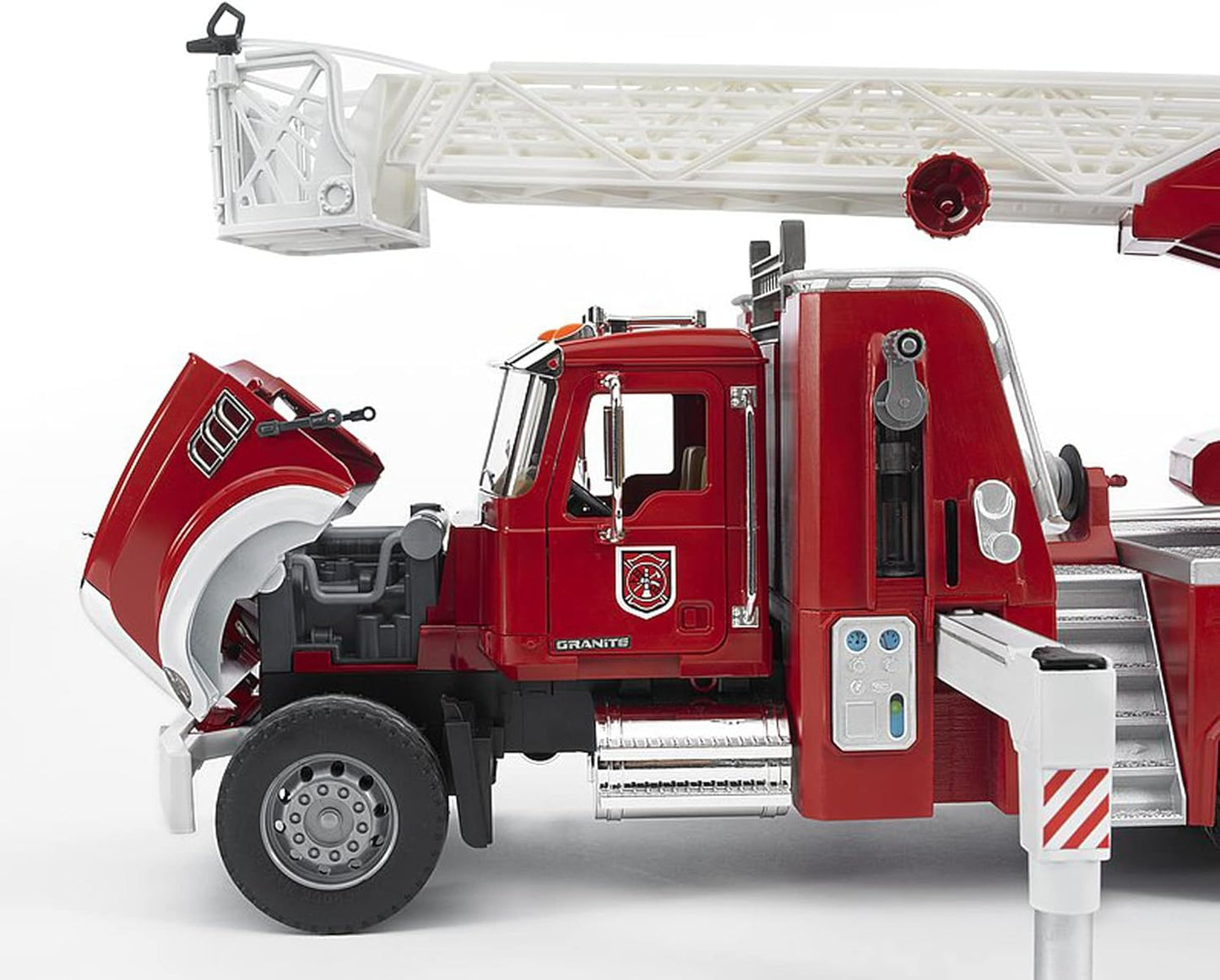 02821 - Mack Granite Feuerwehrleiterwagen
