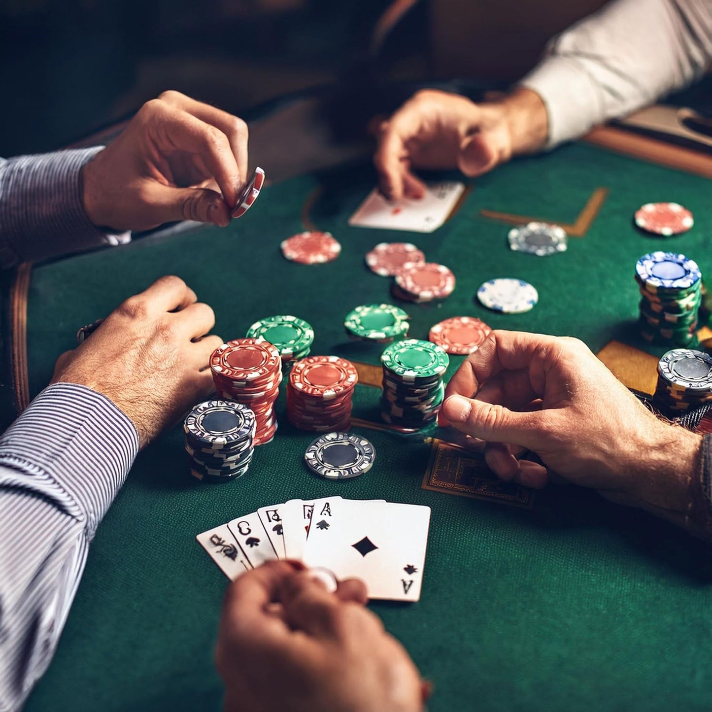 Pokerkoffer Spielset mit Kartenmischer, 300 Chips + Kartenmischer