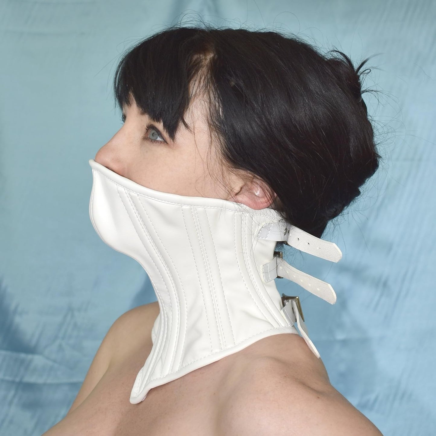 Abschliessbares Bondage Halskorsett aus Kunstleder, Weiss