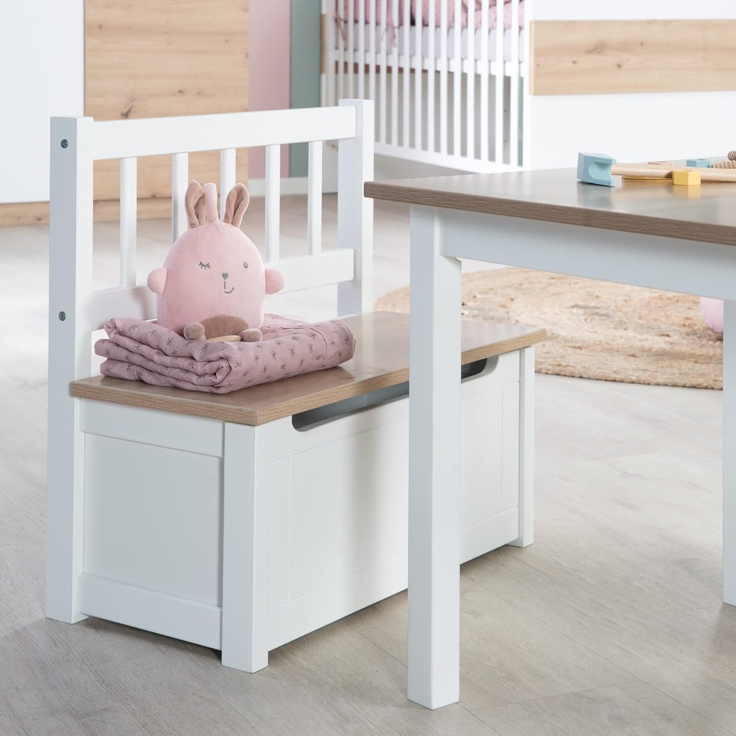 Kindertruhenbank Woody, Weiss