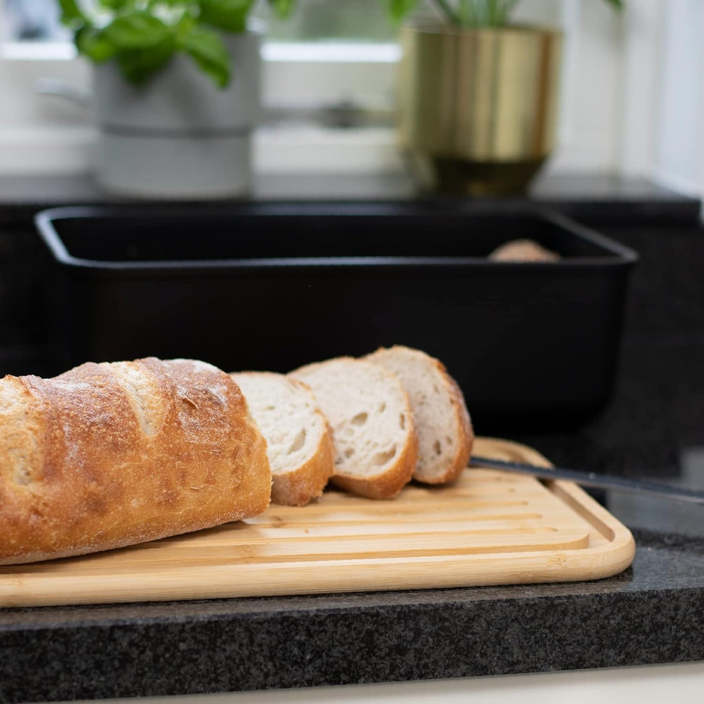 Brotkasten mit Schneidebrett, 2 in 1 Brotbrett und Behälter