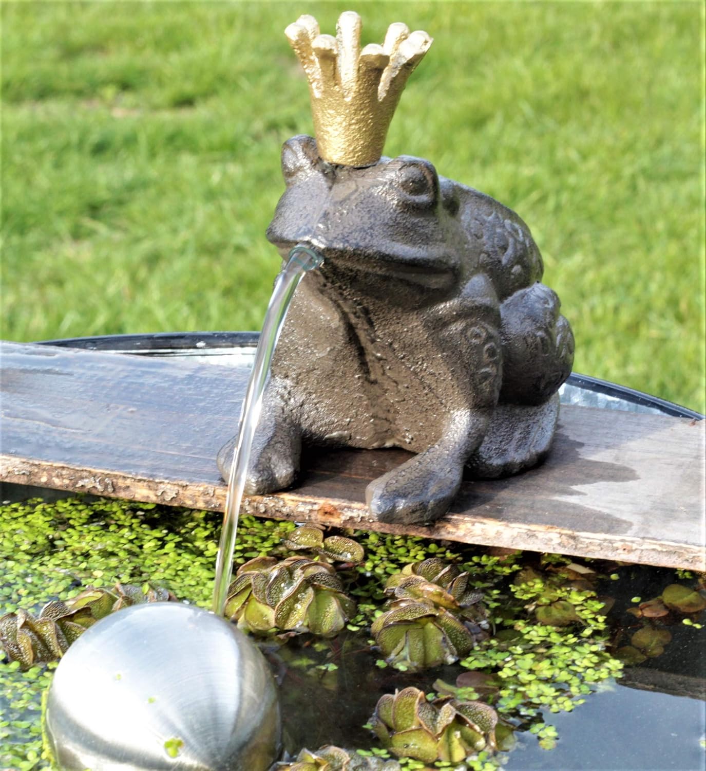 Wasserspeier Froschkönig mit Solarpumpe Solaris 170