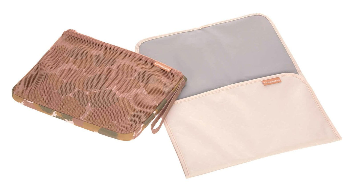 Windeltasche mit Wickelunterlage für unterwegs, Tinted Spots