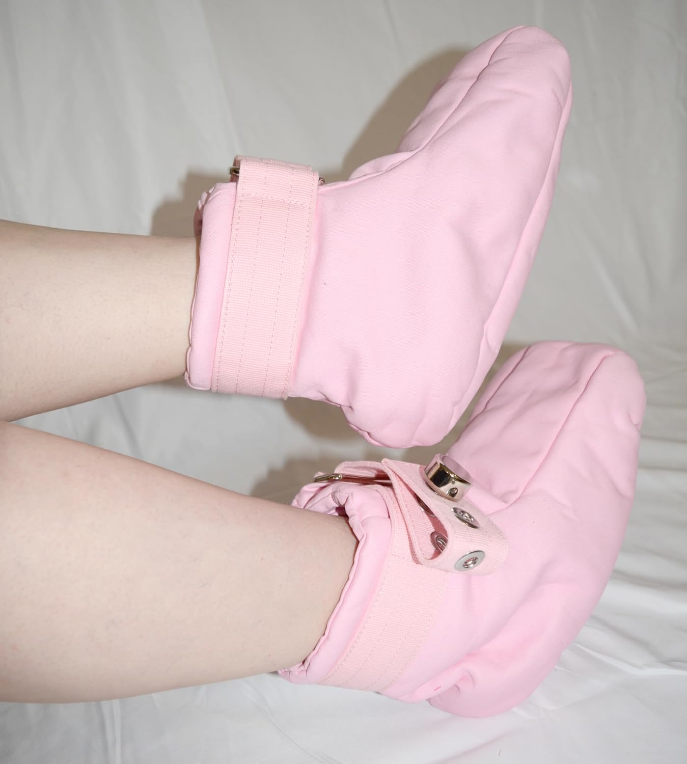 Abschliessbare ABDL Fussfessel mit Magnet-Schloss und Spike-Einlagen, Rosa