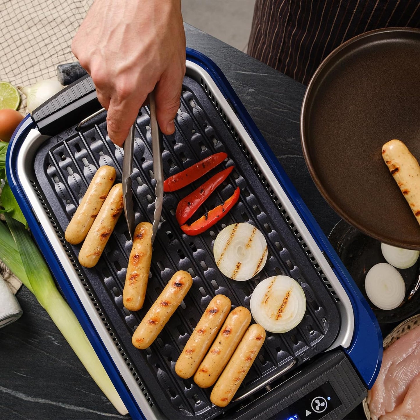 Elektrischer Tischgrill mit Touchscreen-Regelung, Blau