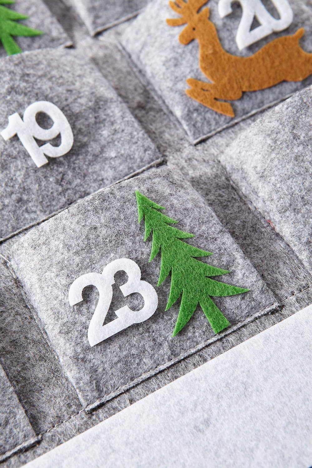 Filz-Adventskalender Santa zum Befüllen und Aufhängen, Grau/Weiss