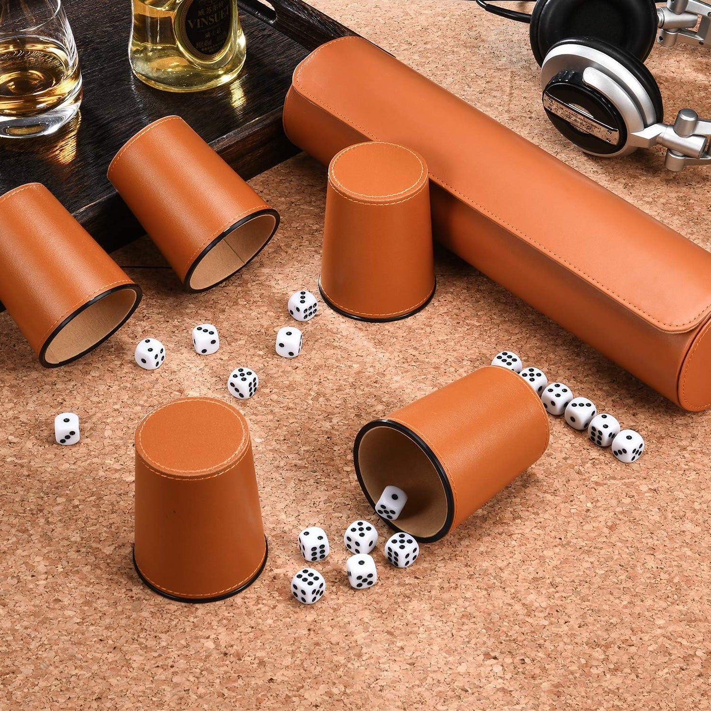 Würfelbecher-Set mit 5 Würfelbecher, 25 Würfeln und Aufbewahrungsbox