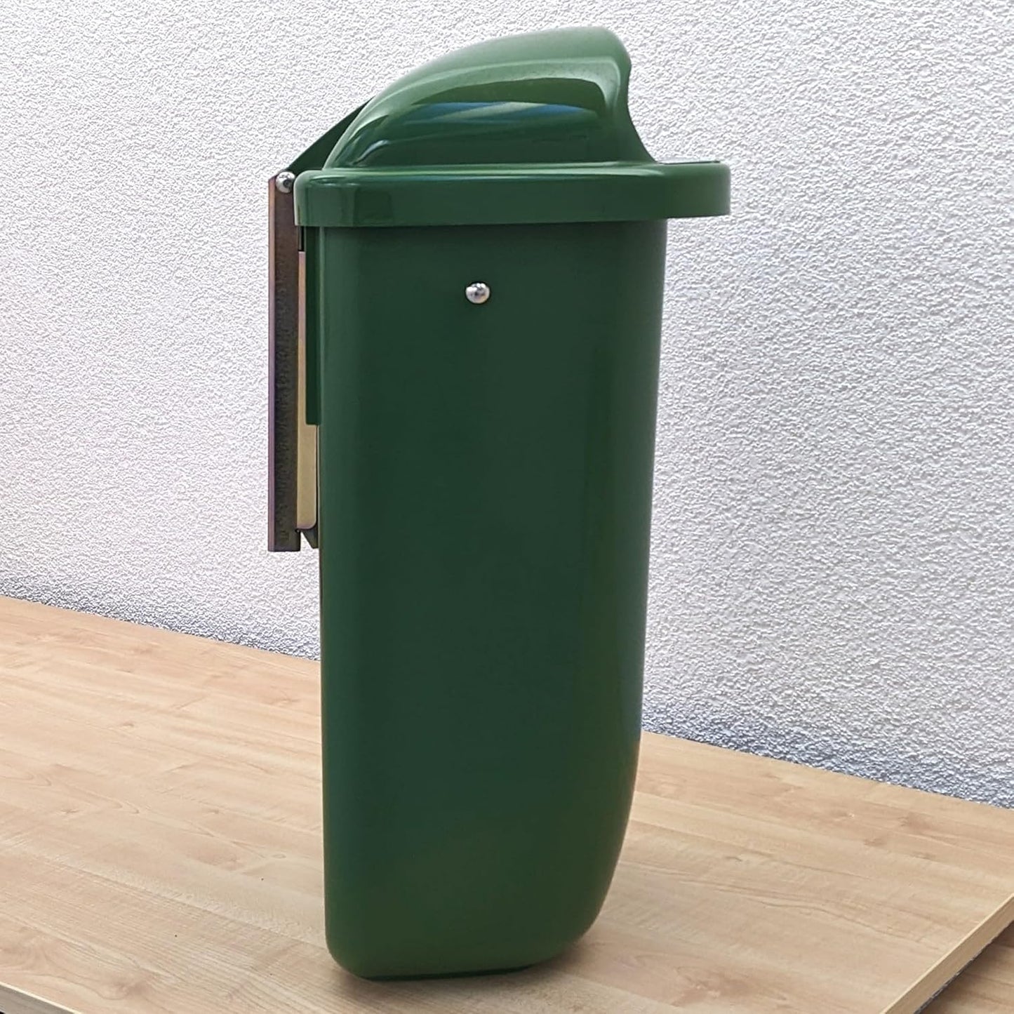 Abfallbehälter mit Regenhaube