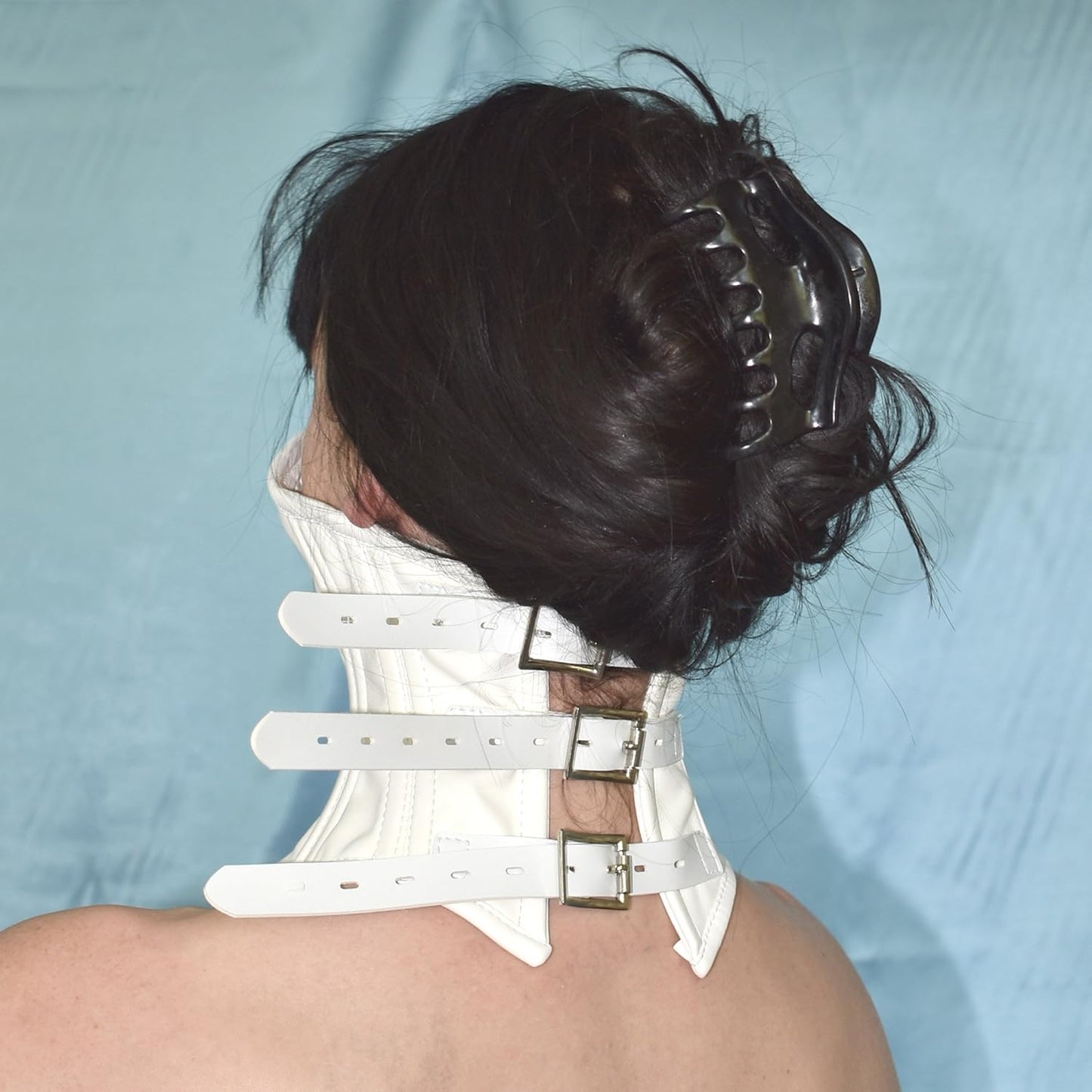 Abschliessbares Bondage Halskorsett aus Kunstleder, Weiss
