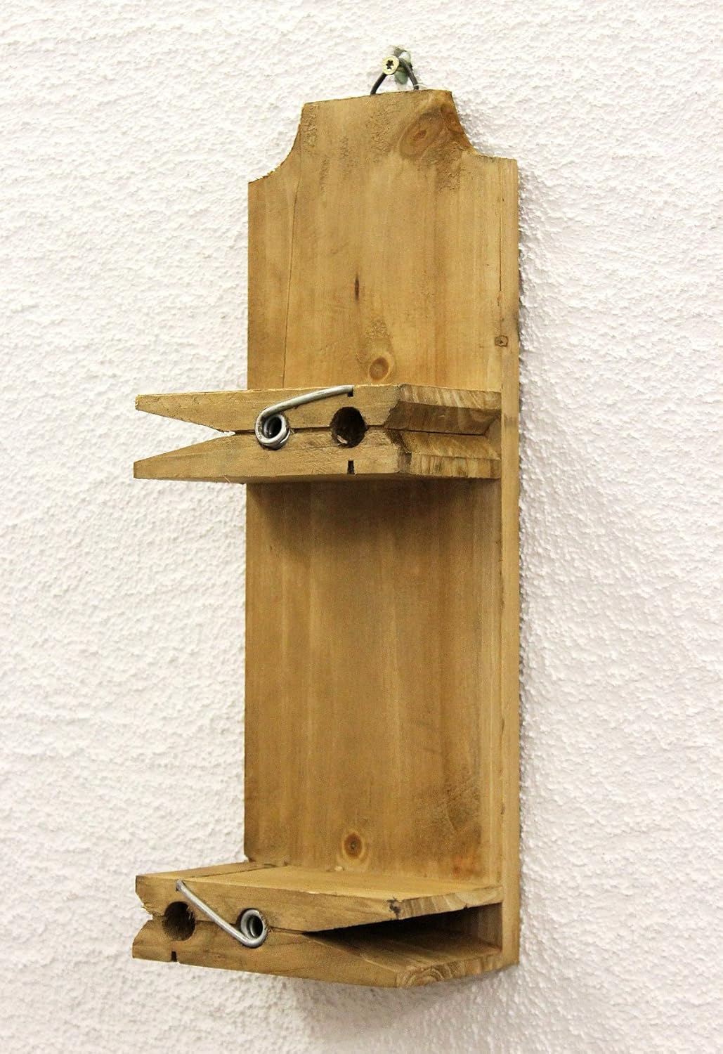 Wandregal mit Wäscheklammer