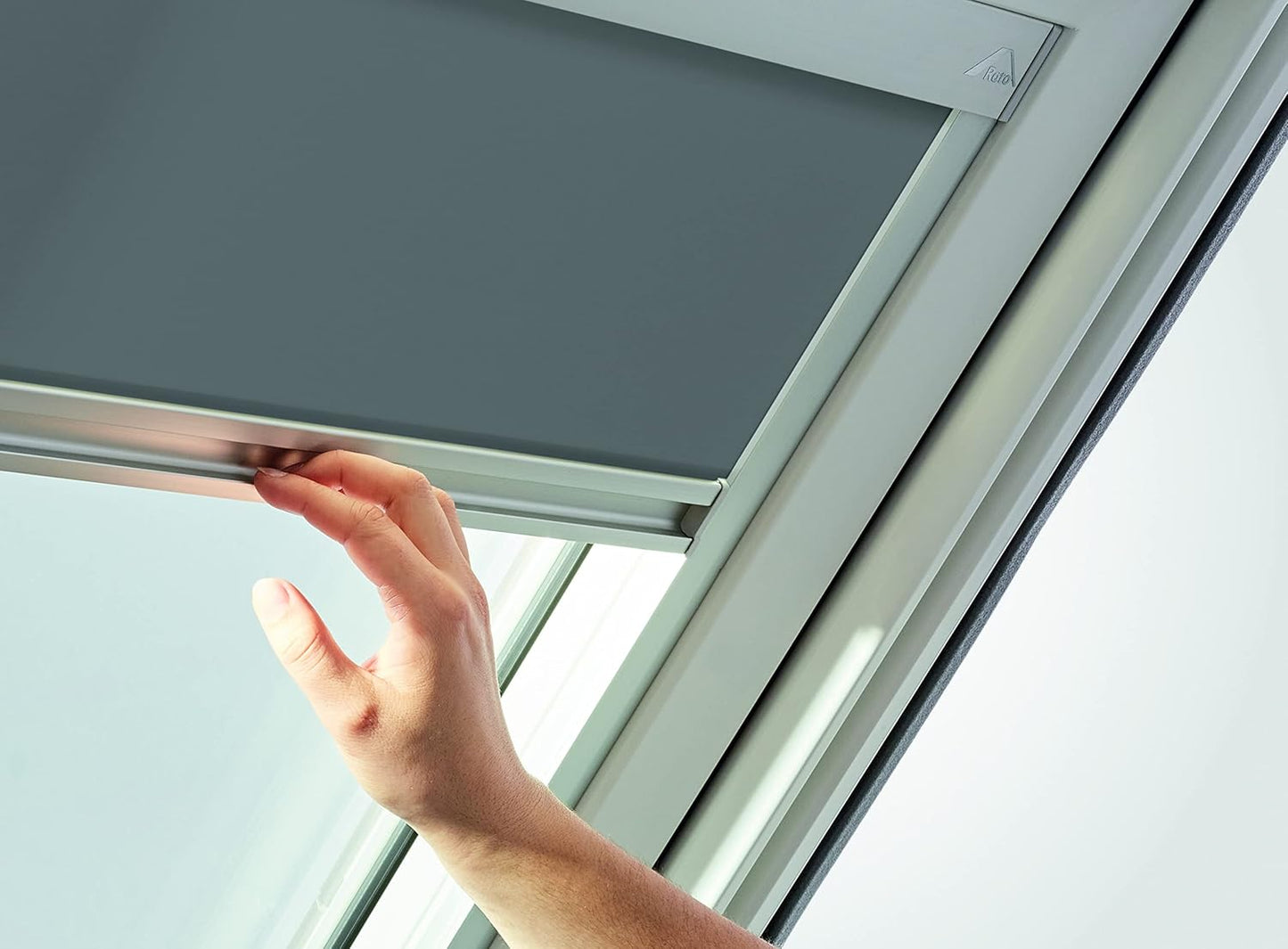 Tageslichtrollo für Dachfenster Designo R6/R8 i8 Classic, Führungsschiene Silber, B95 x H58cm, Dunkelgrau