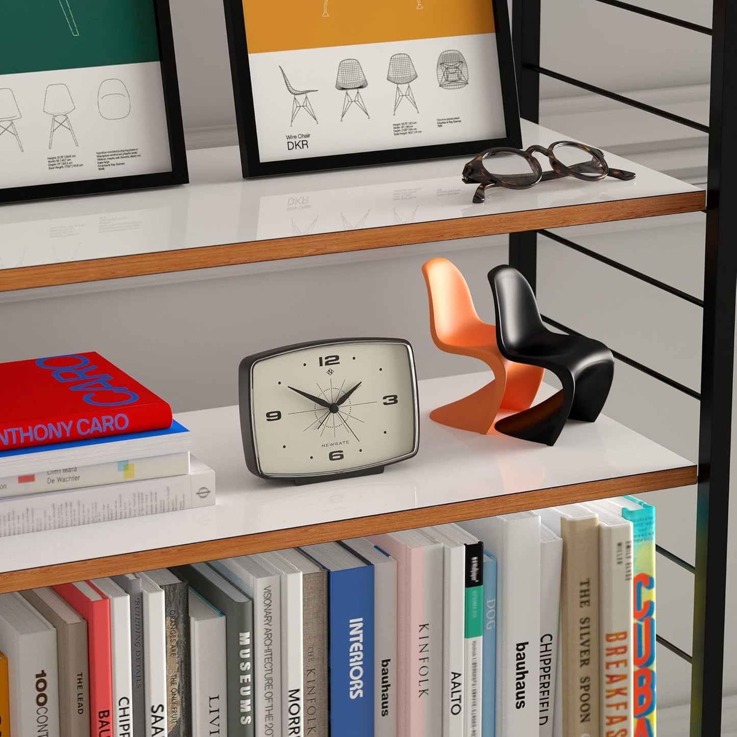 Retro Wecker im Mid-Century-Design, Mattschwarz