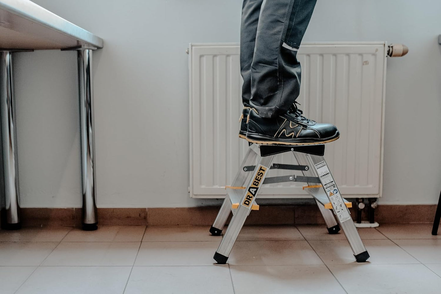 Klappbare Trittleiter mit 2 Stufen, 2 x 2 Stufen
