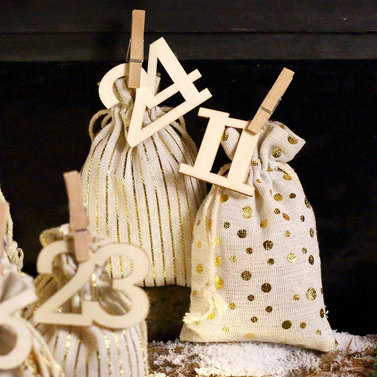 Adventskalender mit Stoffsäckchen und Holzzahlen, Gold Bedruckt