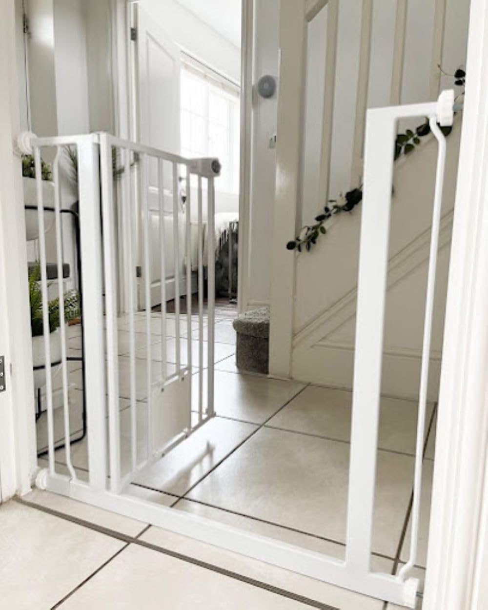 8372 Gebogenes Hundetor, 71cm - 80cm Weiss
