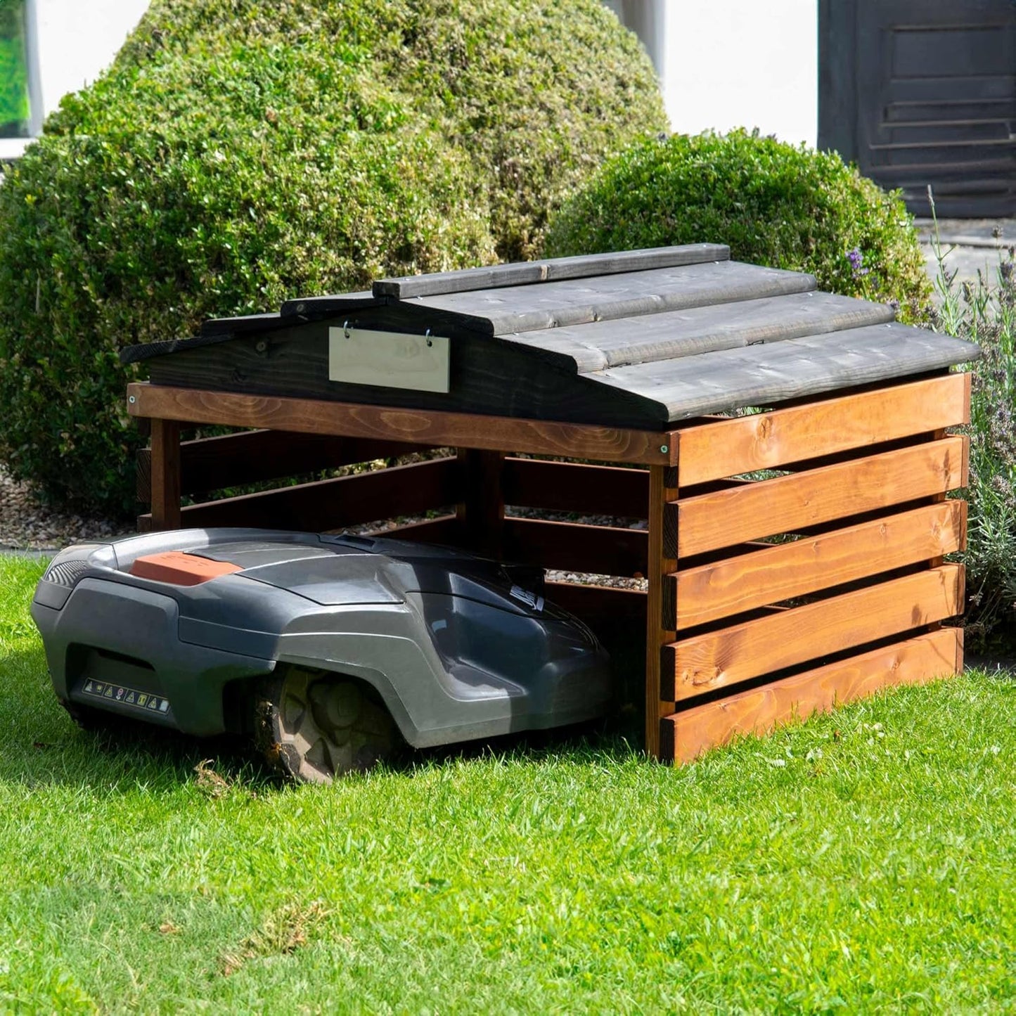 Mährobotergarage, Braun/Schwarz