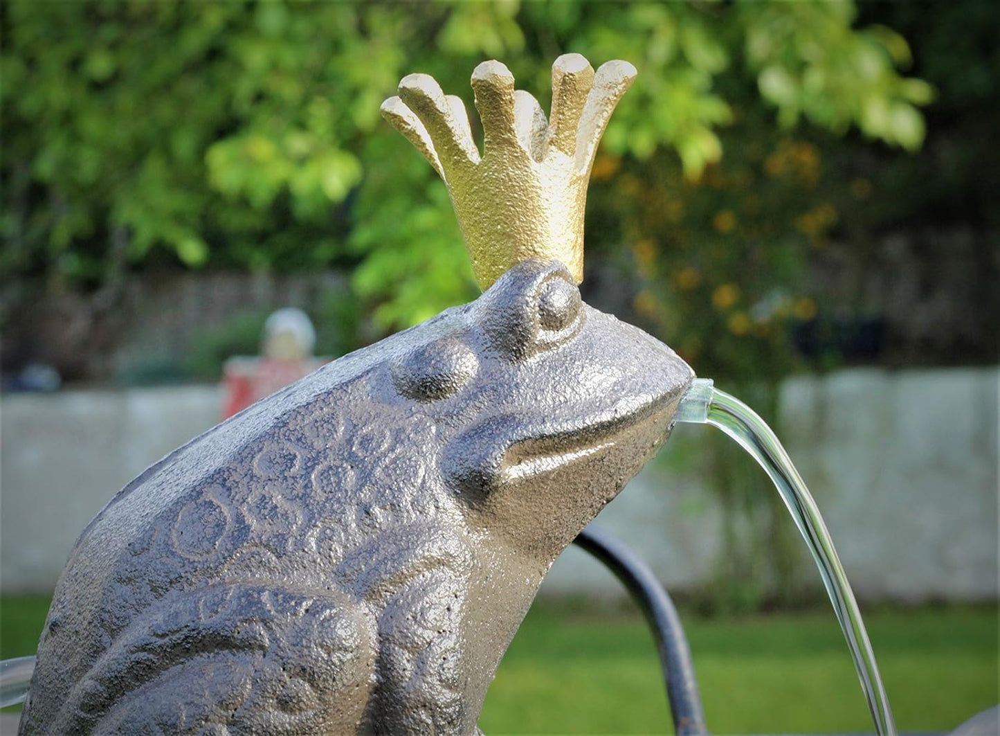 Wasserspeier Froschkönig mit Solarpumpe Solaris 170