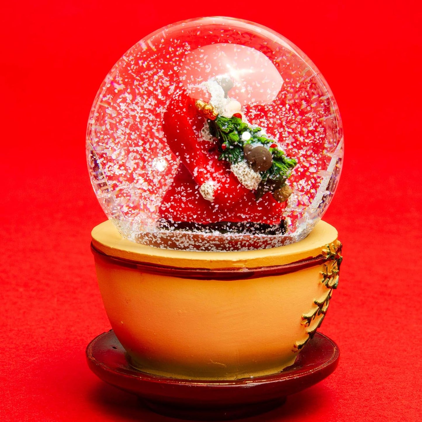 Schneekugel mit Weihnachtsmann, Weihnachtsmann in der Tasse