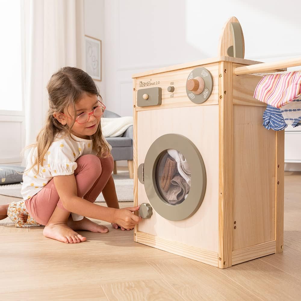Kinderwaschmaschine mit Wäscheleine, Bügelbrett, Wäschekorb und Bügeleisen