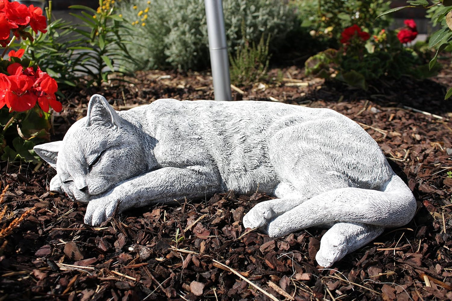Steinfigur Schlafende Katze