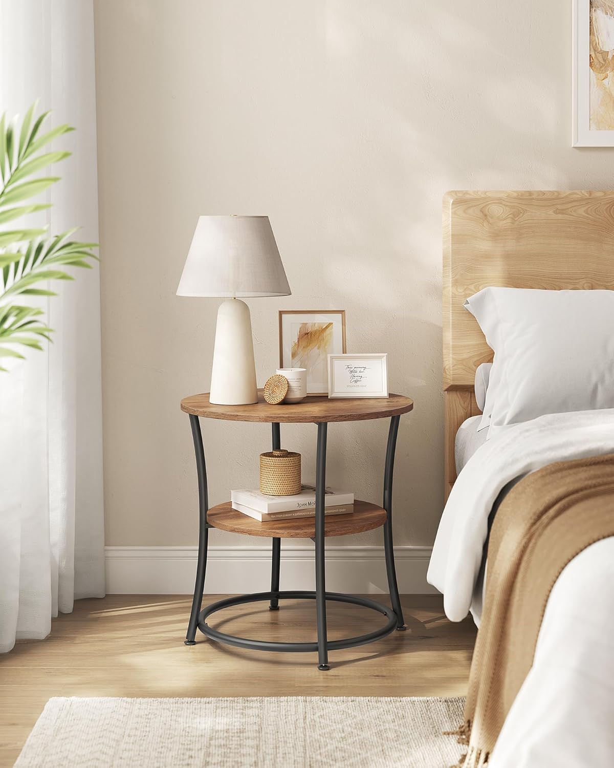 Runder Couchtisch im Industrie-Design und 2 Ablagen, Walnussbraun + Schwarz