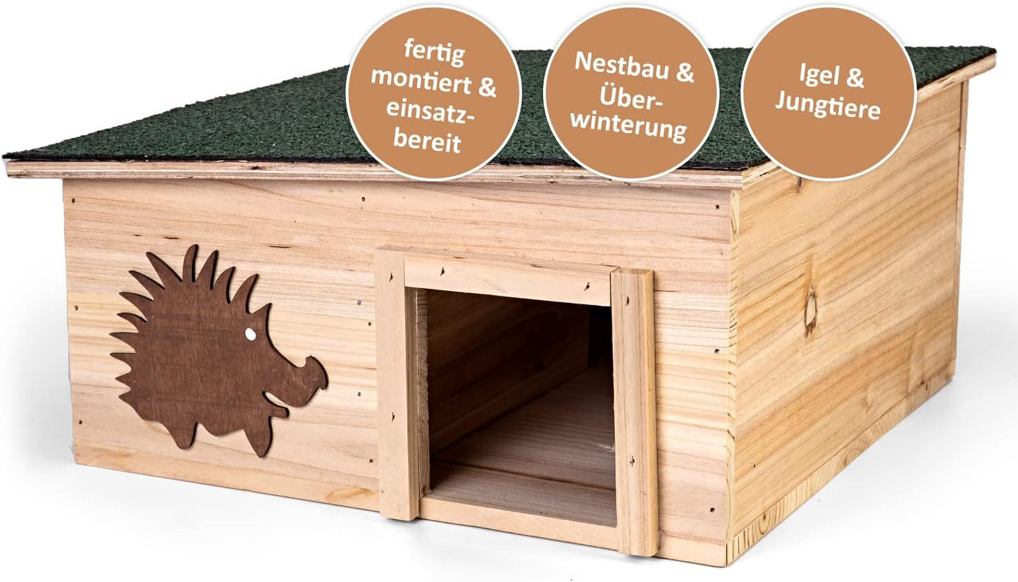 Igelhaus aus Holz mit Labyrintheingang