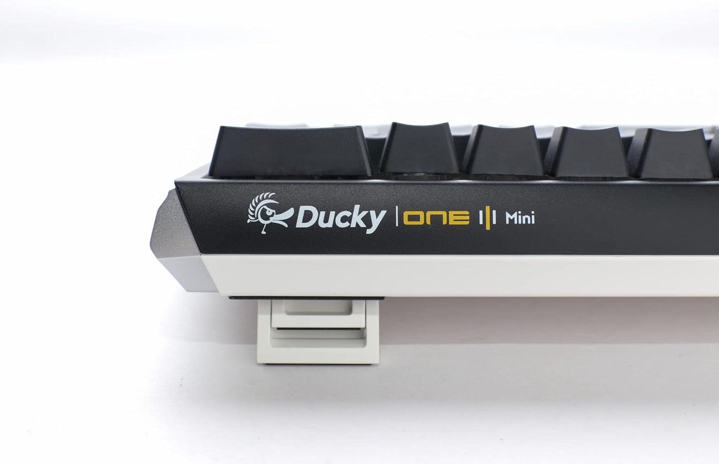 One 3 Classic Black/White Mini Gaming Tastatur, RGB LED