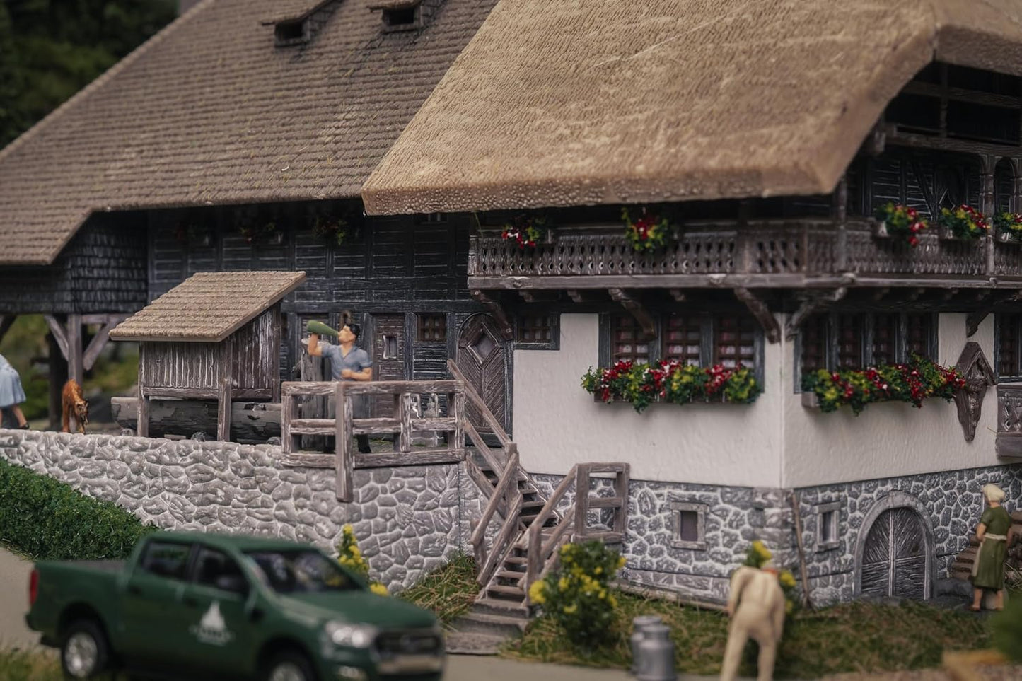 Jubiläumsmodell Schwarzwaldhof mit Figuren