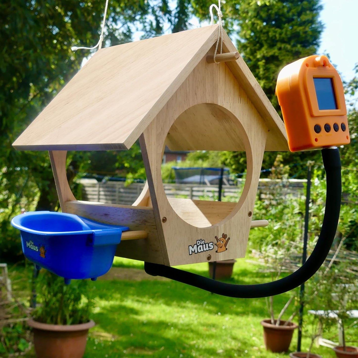 Vogelhaus mit Kamera und Tränke