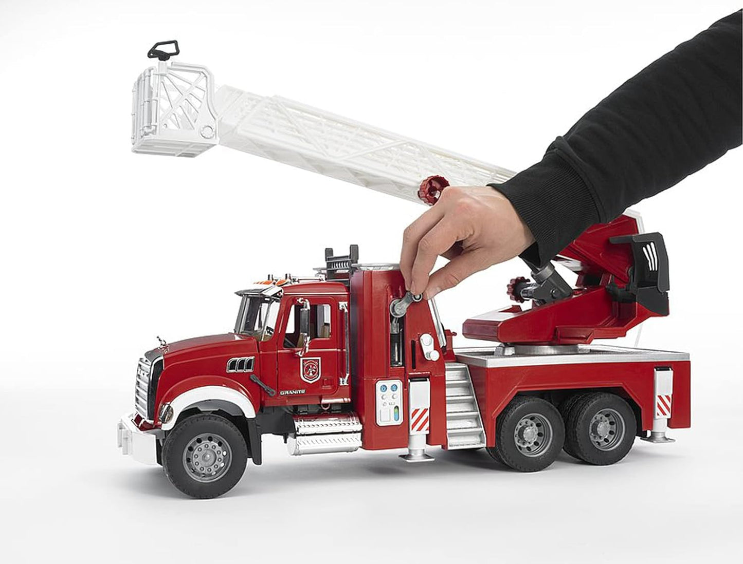 02821 - Mack Granite Feuerwehrleiterwagen