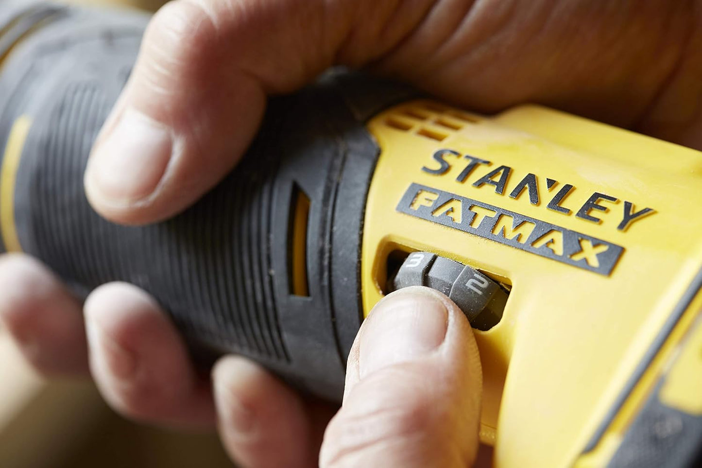 Multifunktionswerkzeug FatMax mit 20-teiligem Zubehör, SFMCE500B-XJ