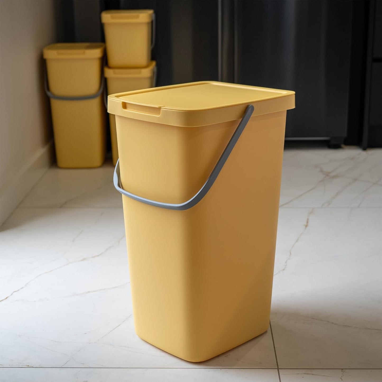 Abfallbehälter mit Deckel und Griff, 25L|Gelb