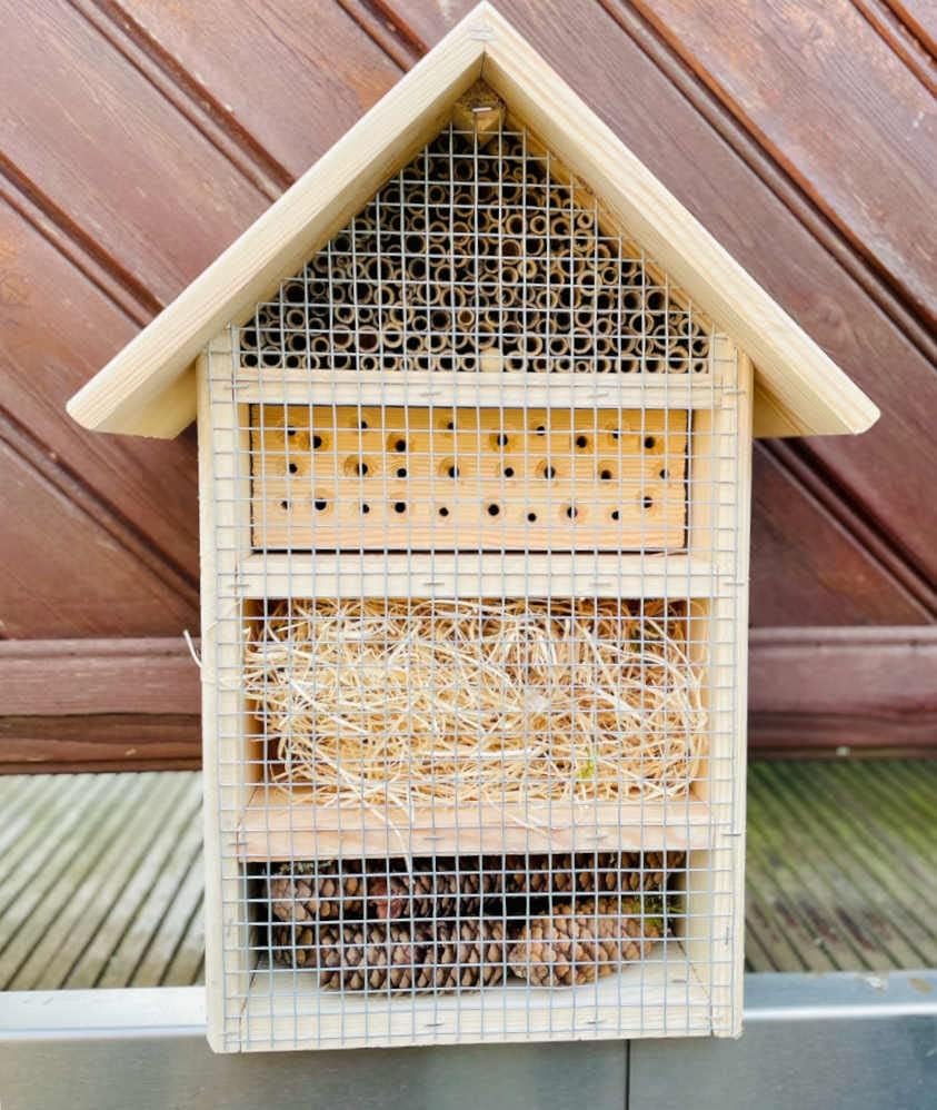 Handgefertigtes Insektenhotel, Natur L