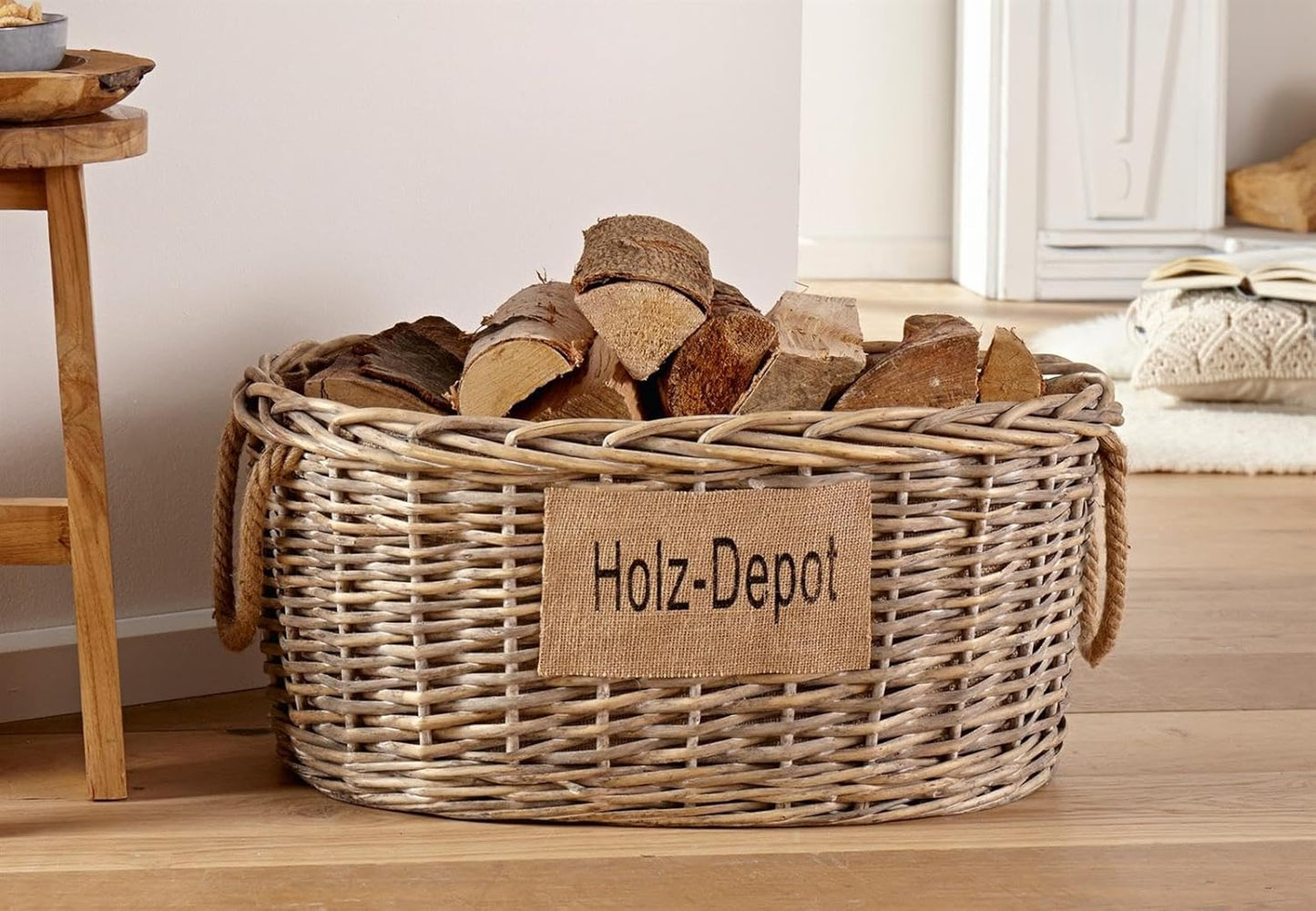 Feuerholzkorb aus Weide im Shabby Look, mit Stoffpatch