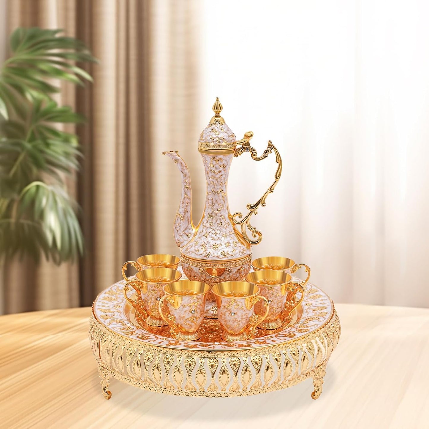 Teeservice mit Tablett, Gold