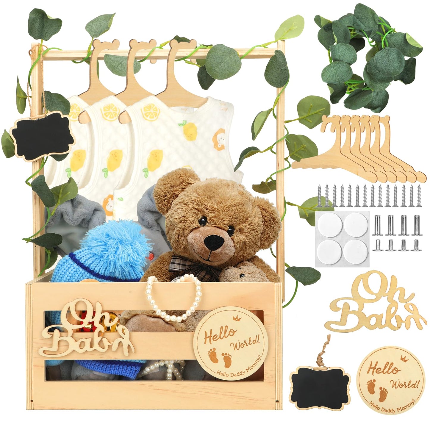 Geschenkset mit Babykorb und Holzkleiderbügeln