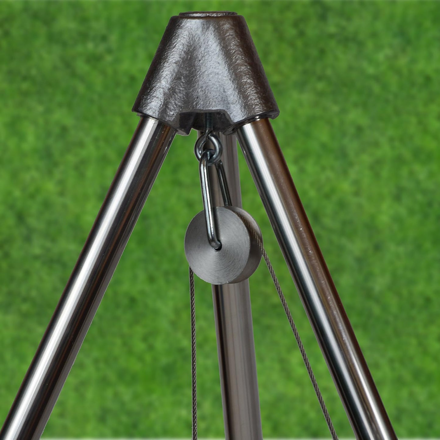 Dreibein Schwenkgrill mit Edelstahl-Rost (70 cm)
