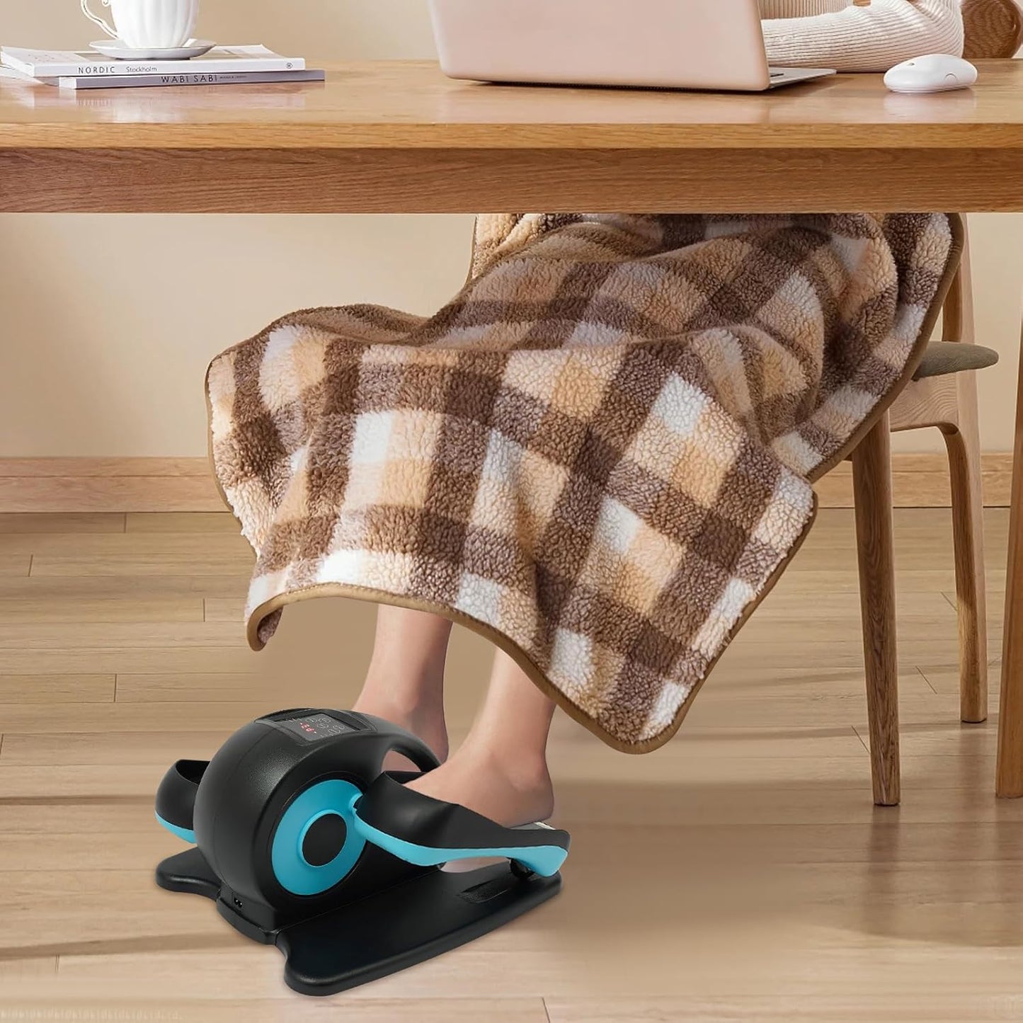 Elliptische Maschine unter dem Schreibtisch, Blau/Orange