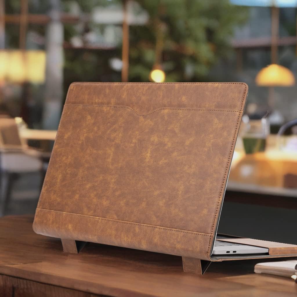 Lederhülle für MacBook Pro 16" (2021-2025) mit Standfunktion und Lüftungsschlitzen, Braun