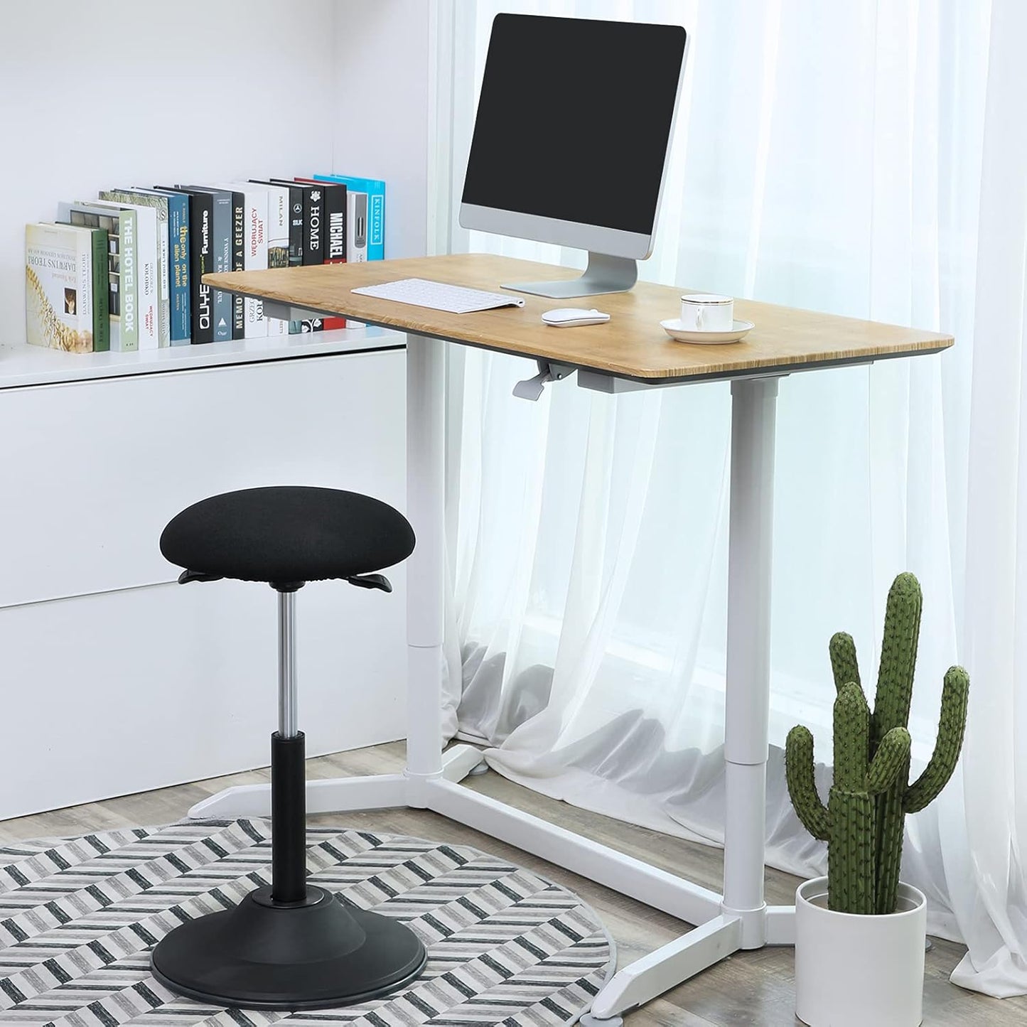 Ergonomischer Höhenverstellbarer Arbeitshocker, Mit rutschfester Basis