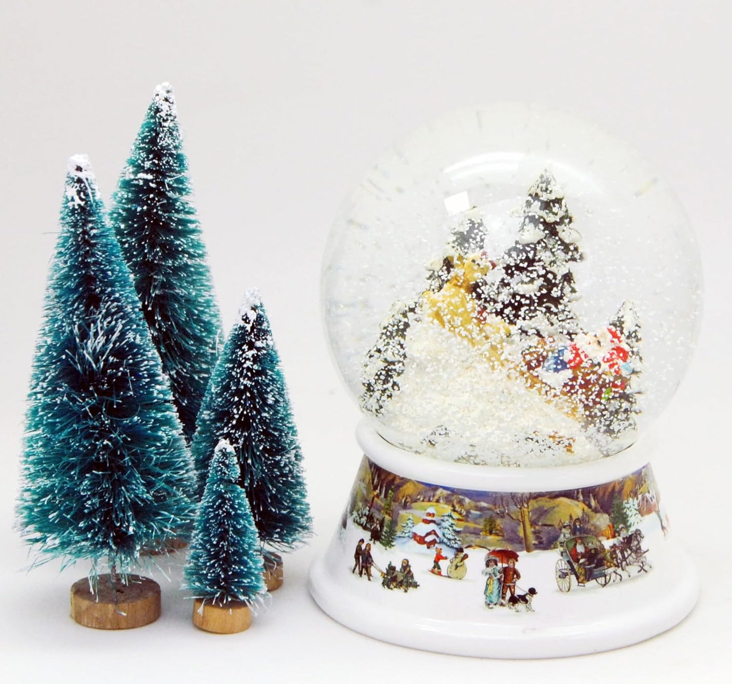 Schneekugel mit Spieluhr