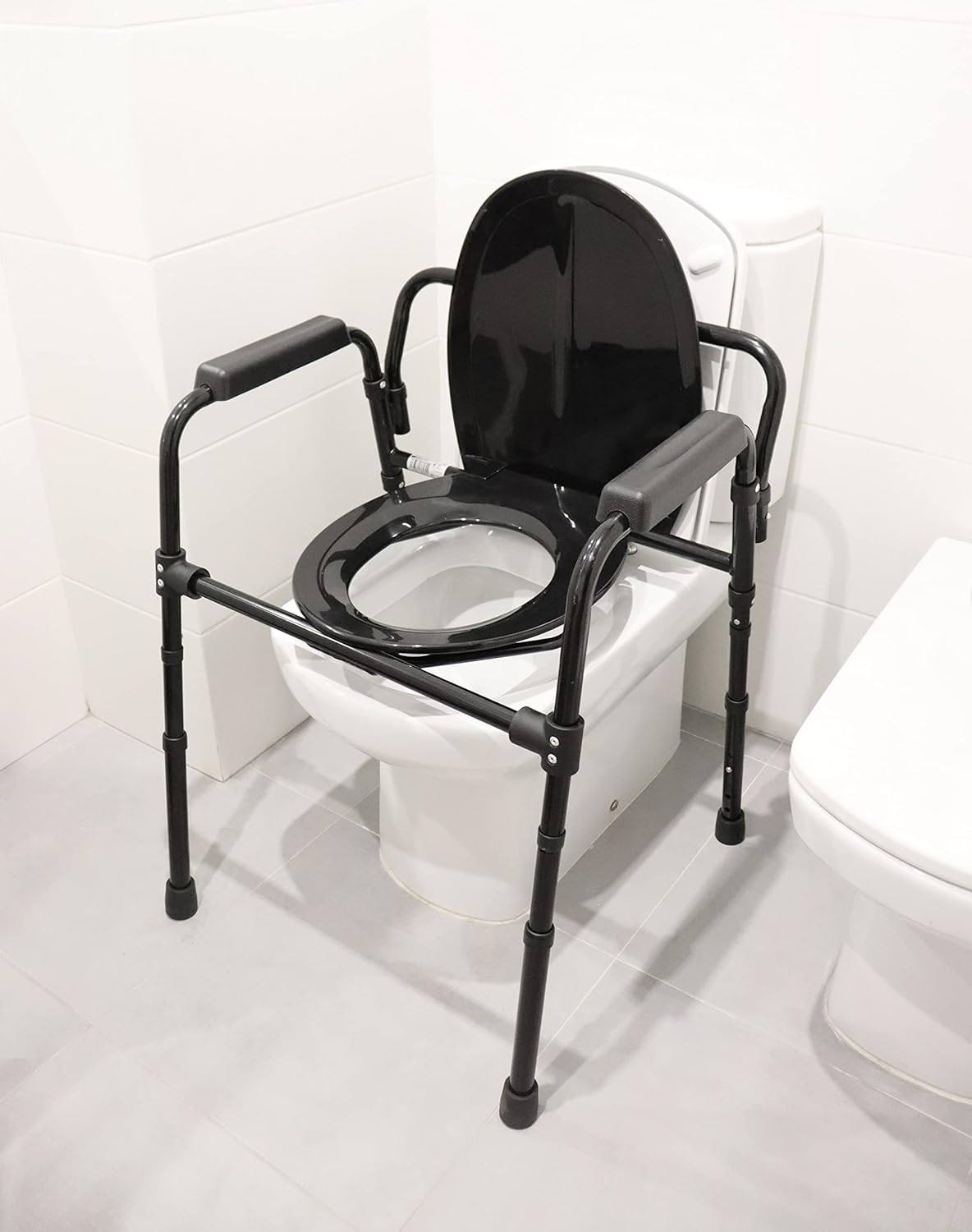 Höhenverstellbarer Toilettenstuhl mit Eimer, Schwarz