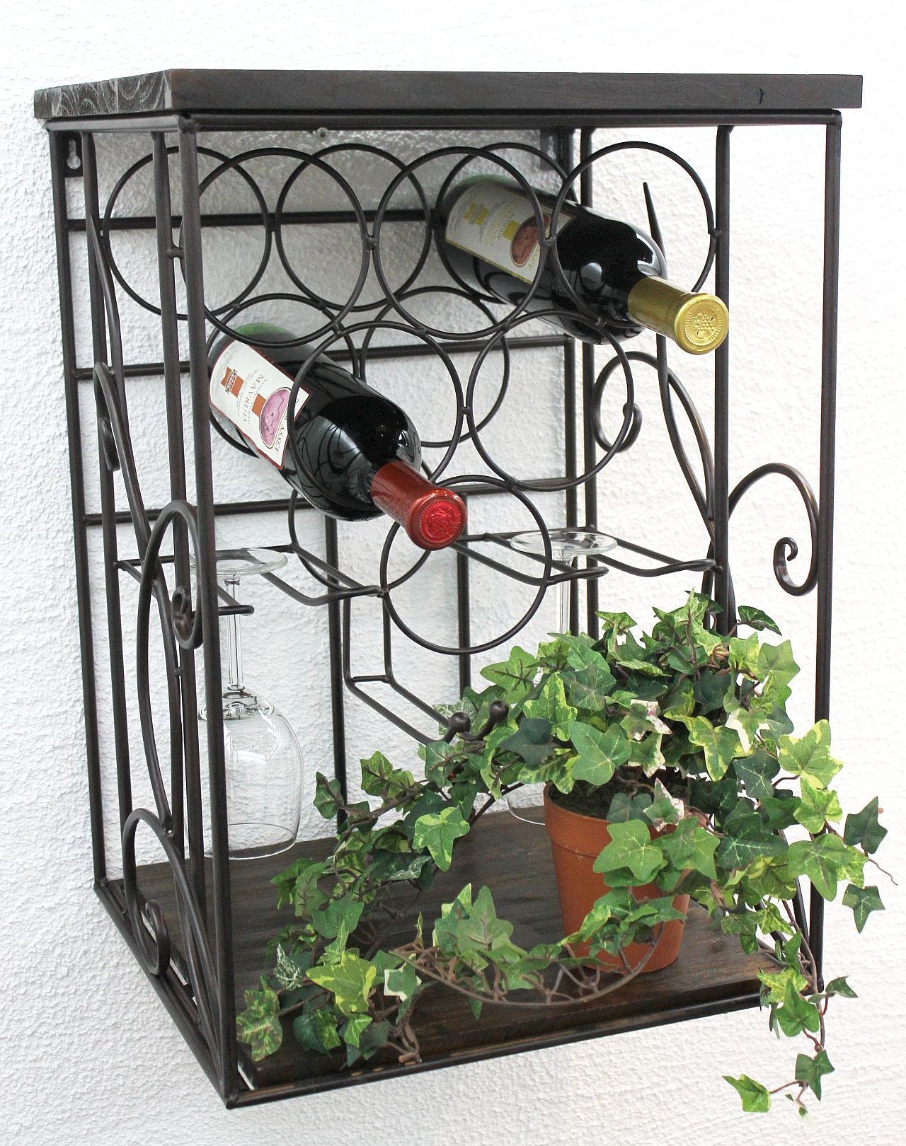 Weinregal mit Glashalter und Holzablage