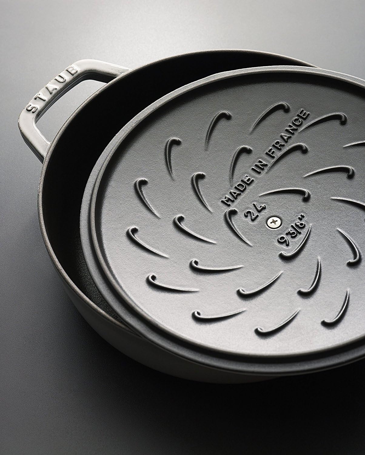 Bräter mit Aromaregen-Deckel, Kirschrot 24 cm