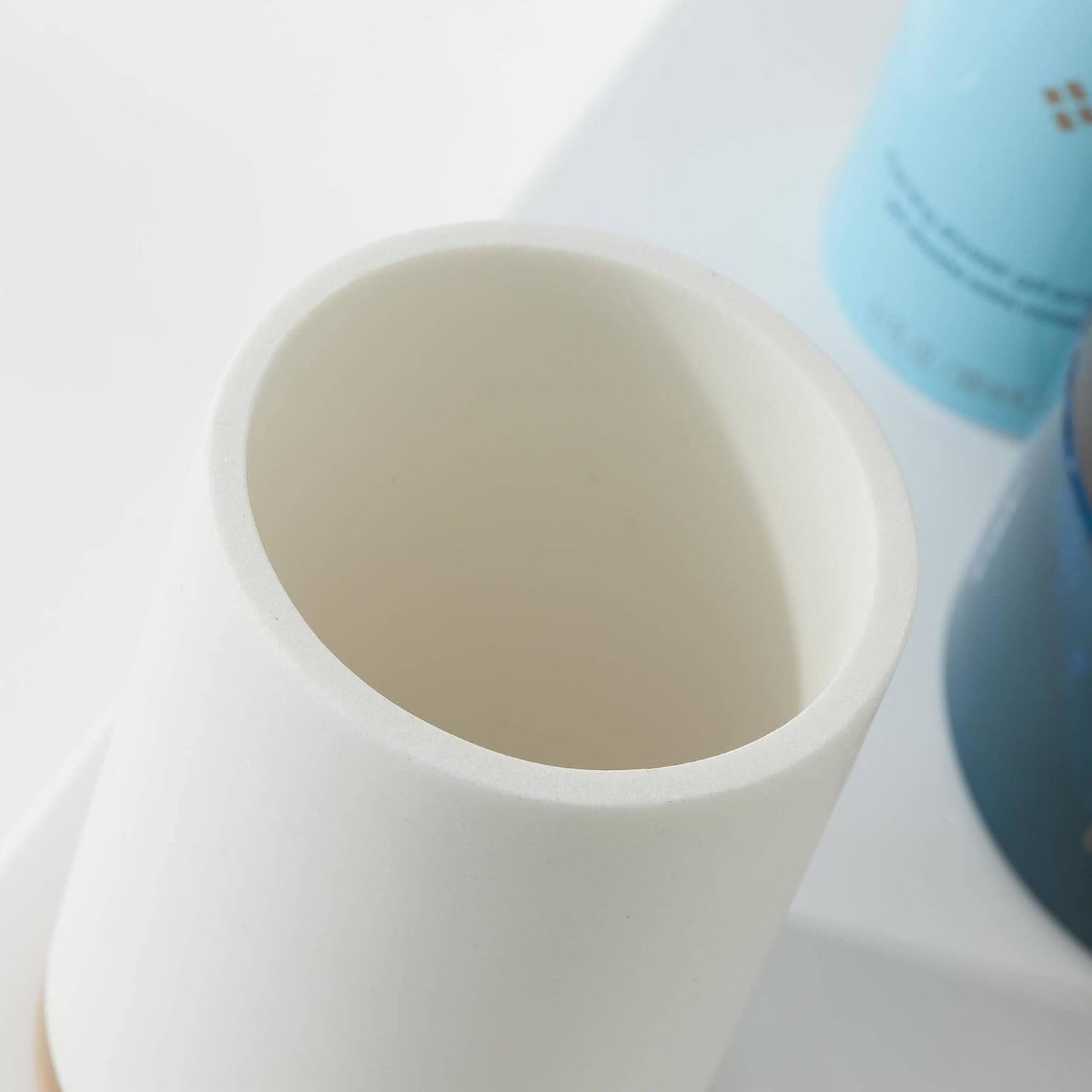 Grace, Weiss Becher